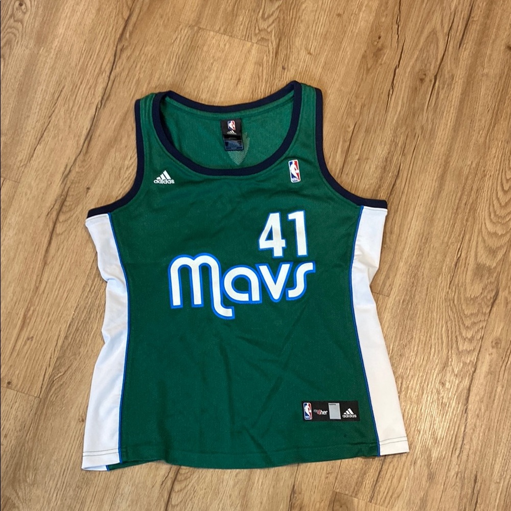 Like New! NBA Official Dallas Mavericks Dirk Nowitski Ladies Jersey